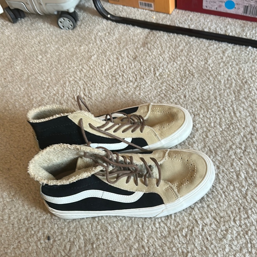 Vans high top worn 2 times.Limited edition